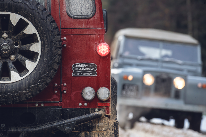Illustration for article titled Land Rover Is Stuffing 400 HP V8s Into Vintage DefendersÂ